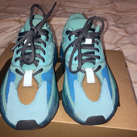 Adidas Yeezy Boost 700 Faded Azure - Picture 3 of 8